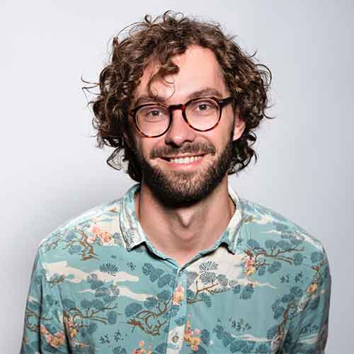 Dr. Emre Kaya - Med & Voyage Health Tourism Director consulting with international patients at modern hospital