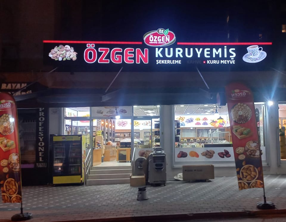 Öz Özgen özel şekerleme çeşitleri - Lokum, akide şekeri ve kuru meyve kaplı çikolatalar